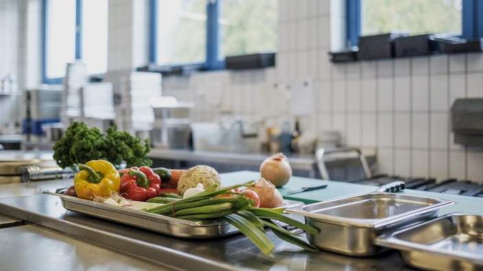 Einblick in eine CJD Küche, moderne Arbeitsumgebung mit professioneller Ausstattung